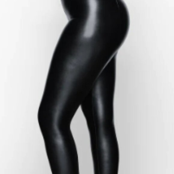(2208) SKIMS NWT Faux Leather Zip Leggings ONYX - Picture 3 of 3